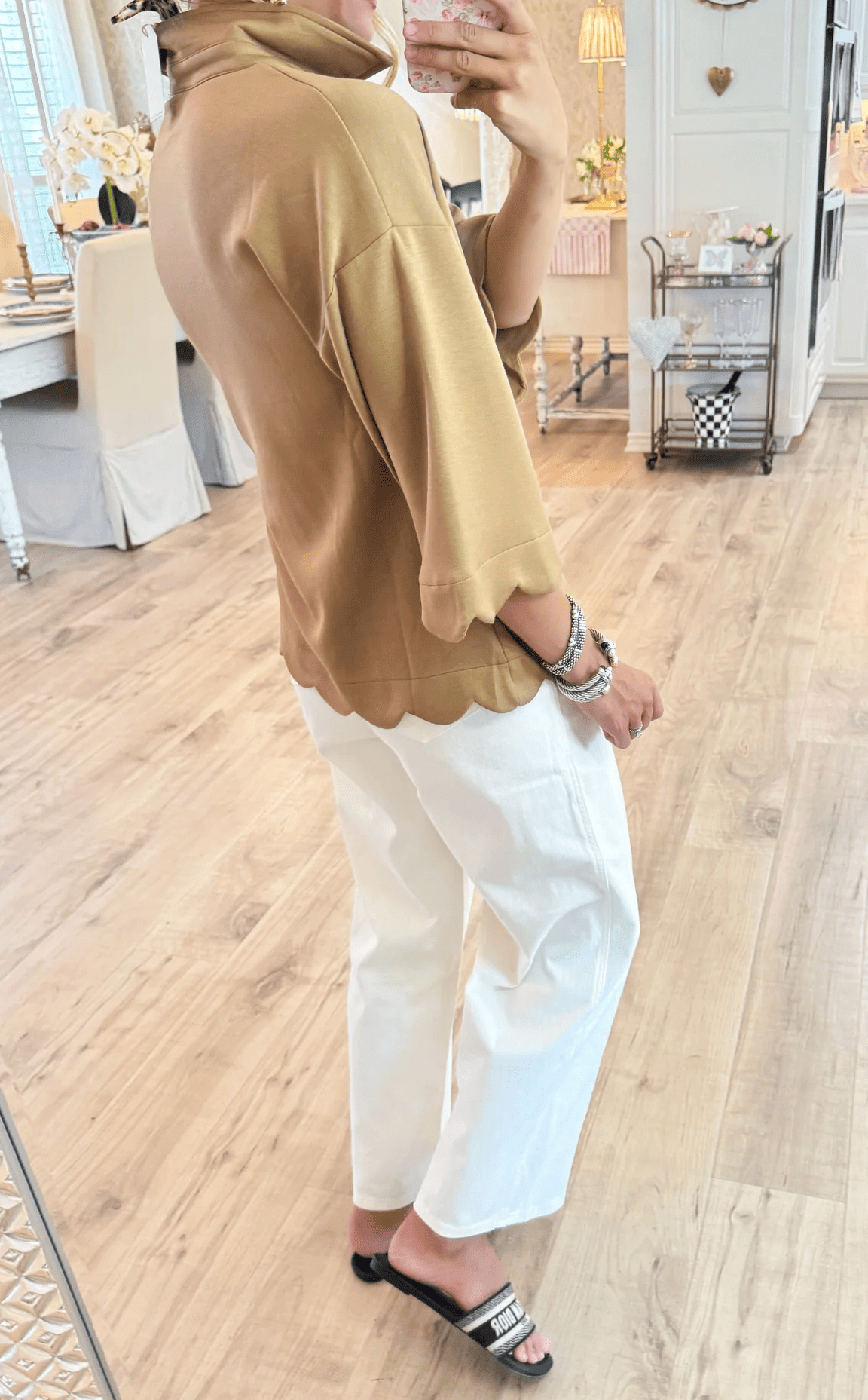 Black Scallop Edge Detail Solid Top