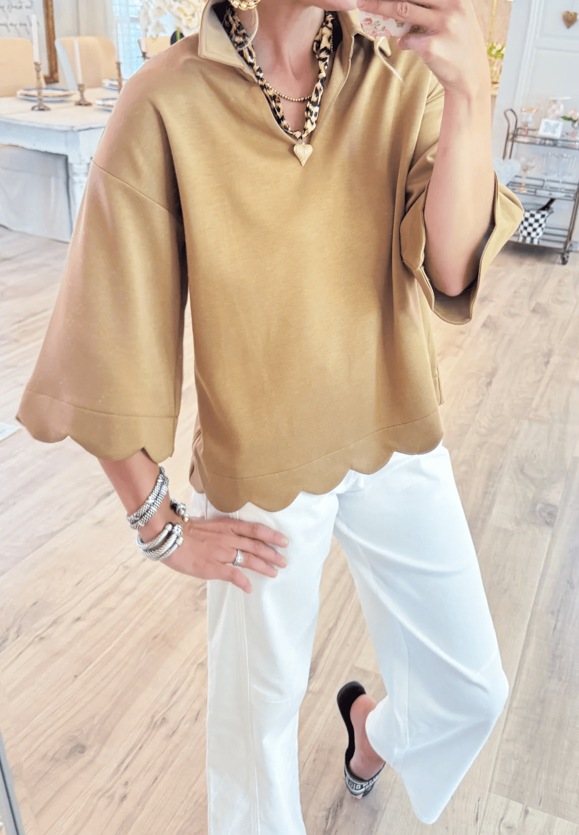Black Scallop Edge Detail Solid Top