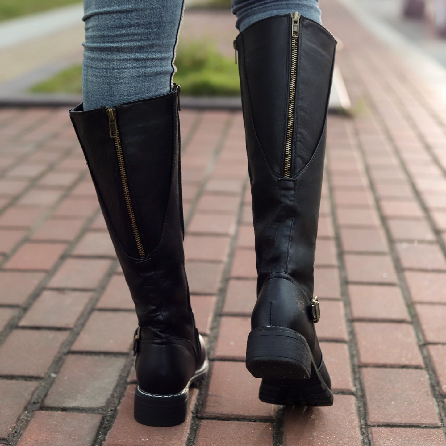 Fashion Round Toe Belt Buckle Mid Heel Boots