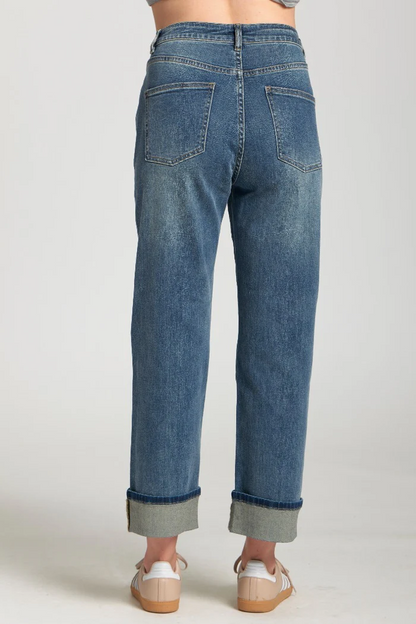 Straight-leg jeans with cuffs